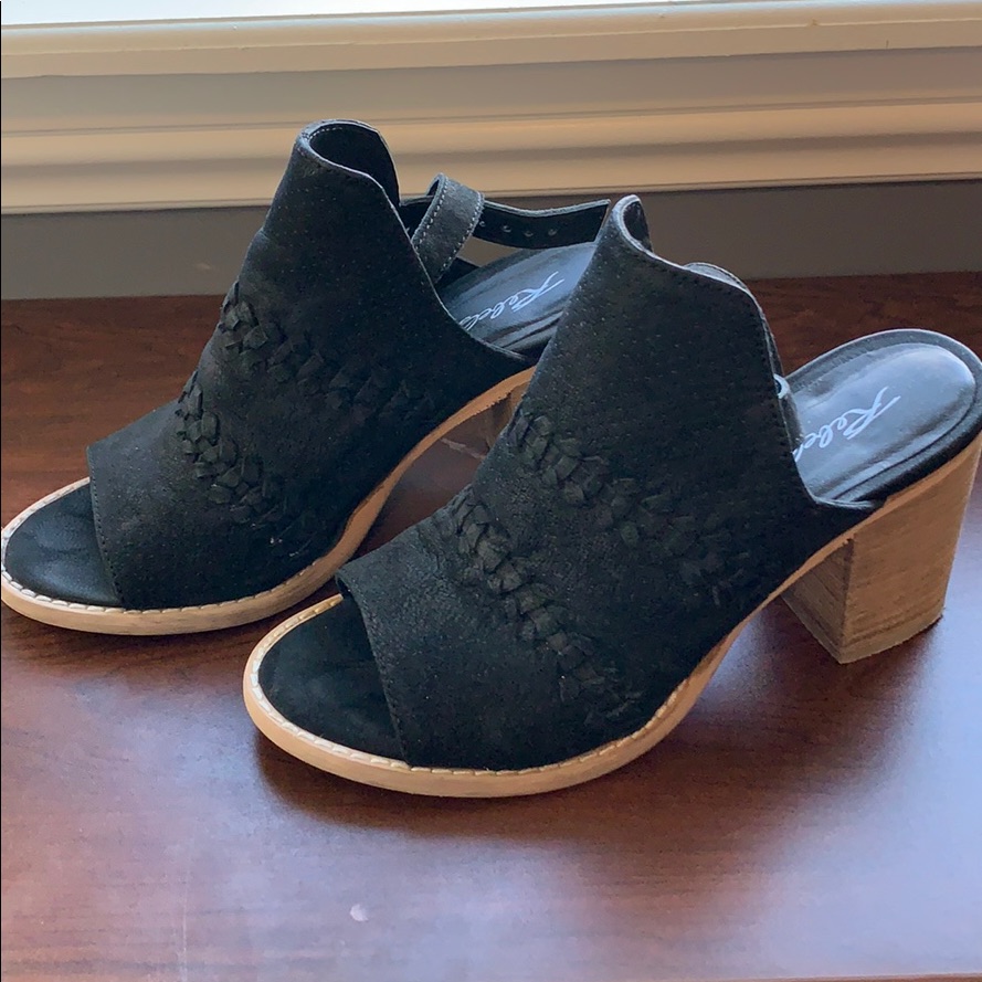 Rebels Sandals